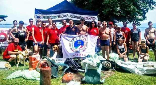Liberiamo il lago di Bolsena dai rifiuti e dalla plastica: l'operazione pulizia dei soccorritori acquatici