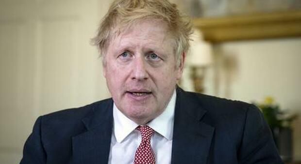 Continuano gli scontri a Belfast, interviene Boris Johnson: «Sono profondamente preoccupato»
