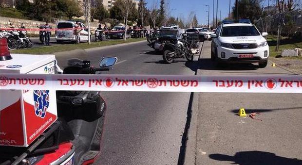 Gerusalemme, auto si lancia sui passanti: 5 feriti. Catturato l'attentatore