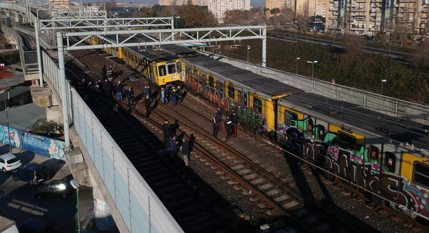Scontro tra Metro a Napoli, la Procura: disastro ferroviario e violazione norme sicurezza