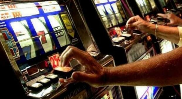 La crisi riempie le bische, in Campania scatta l'allarme gioco d'azzardo