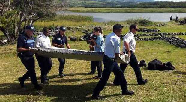 Aereo scomparso, mistero verso la soluzione: «Quel frammento di ala appartiene al MH370»