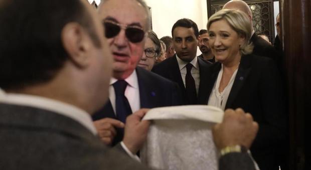 Le Pen rifiuta il velo, salta l'incontro con il Gran Mufti in Libano