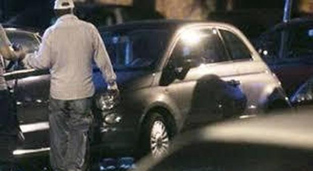 Napoli: controlli di polizia sul lungomare, ordine di allontanamento ai parcheggiatori