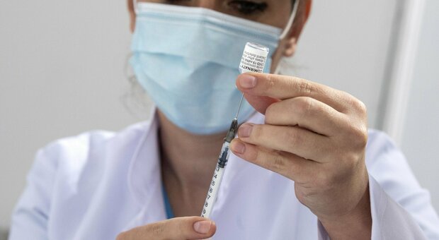 Donna muore dopo il vaccino Pfizer in Nuova Zelanda: «Aveva altri problemi medici»
