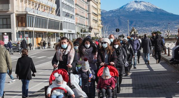Covid in Campania, oggi 1.132 positivi e 23 morti: indice di contagio in calo ma crescono i ricoveri
