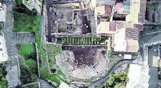 Ecco il teatro romano riportato alla luce a Terracina. «Trovate le iscrizioni dei nipoti dell'imperatore»