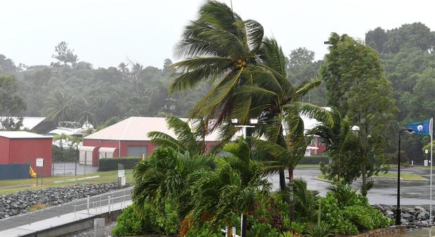 Il ciclone Debbie travolge l'Australia: venti fino a 270 km/h