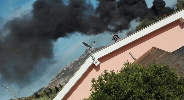 Discarica in fiamme al Sezze scalo