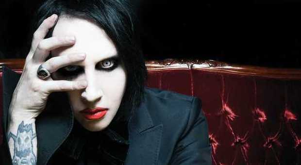 "Marilyn Manson timido e fobico": il cantante trasgressivo sul palco, non tra le lenzuola