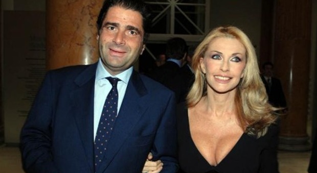 Paola Ferrari e Marco De Benedetti rapinati in casa: i ladri fuggono con 100 mila euro