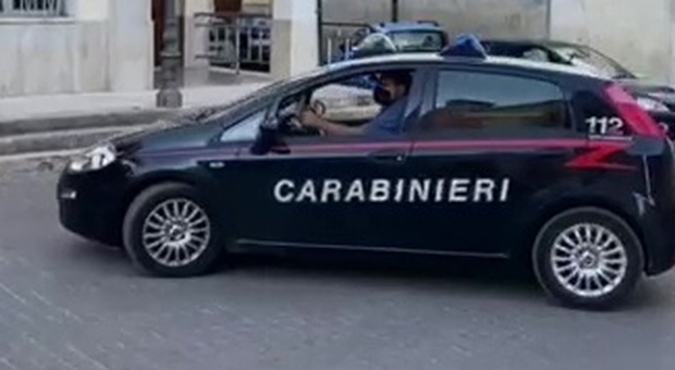 Candelotti artigianali e droga sequestrati dai carabinieri: due denunce