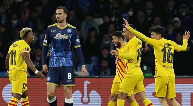 Lampi di grande Barcellona: il Napoli cade in casa 4-2 ed è fuori dall'Europa League