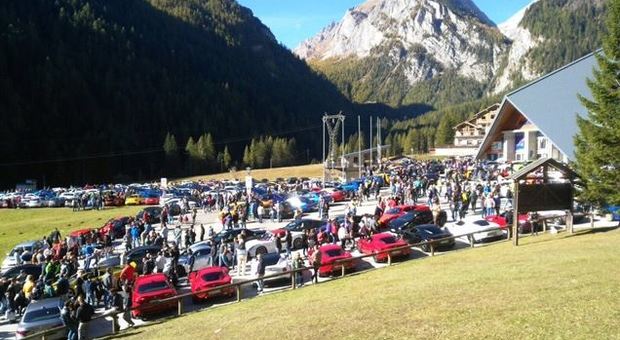 Super bolidi sportivi sulle montagne: 1193 supercar al Dolomites street