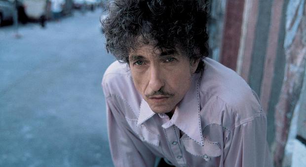 Bob Dylan, il Nobel della discordia: per Baricco «Non c'entra con la letteratura», per Frasca «La sua è poesia viva»