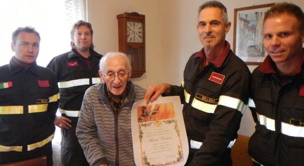 Muore a 103 anni Mario Cason: il pompiere più longevo d'Italia