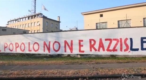 Le scritte anti-Lega sulla sede nazionale del Carroccio a Milano