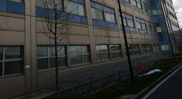 Napoli, choc all'Ospedale del Mare: paziente si lancia dalla finestra e muore