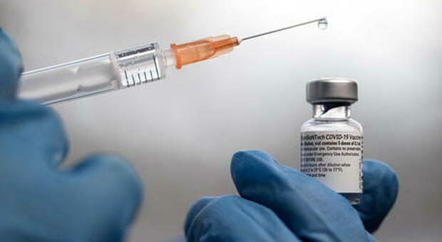 Vaccinazioni in farmacia, fase di prova e prenotazioni: si parte dal 20 settembre