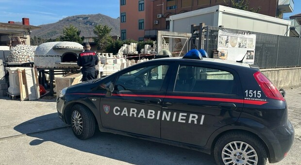 L'intervento dei carabinieri nell'azienda