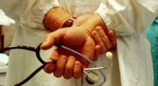 Medico di guardia rifiuta di visitare bambino con 40 di febbre