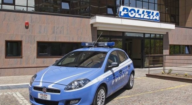 Napoli, tentano furto in auto, ma vengono beccati: arrestati 3 extracomunitari