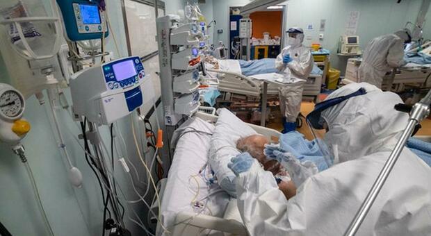 Covid in Campania, due morti in 24 ore: 11 nuovi ricoveri in ospedale, due in terapia intensiva