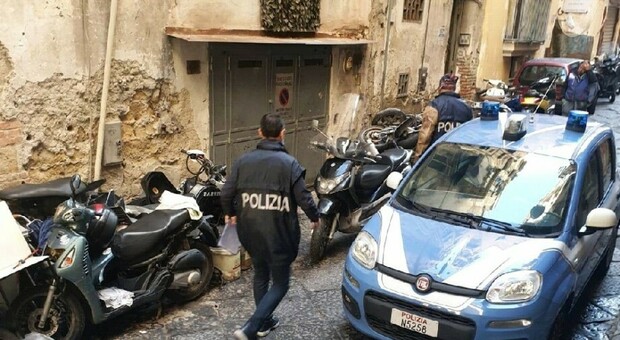 Napoli, sequestrata officina abusiva per motorini ai Quartieri spagnoli