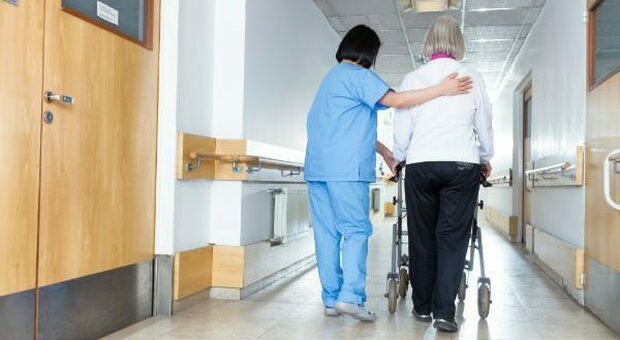 Puglia, mancano infermieri nelle Rsa: la Regione chiede aiuto alle Asl. Possibili assunzioni