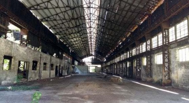 Una vecchia fabbrica abbandonata