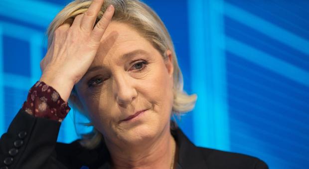 Marine Le Pen, comizio a Nantes: guerriglia in strada