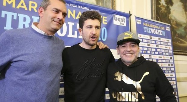Maradona, trattativa a oltranza per lo show al Plebiscito: «In piazza fino a trentamila persone»
