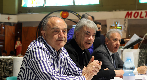 L'arcivescovo Domenico Battaglia, il procuratore Nicola Gratteri e il rettore Matteo Lorito a Scampia