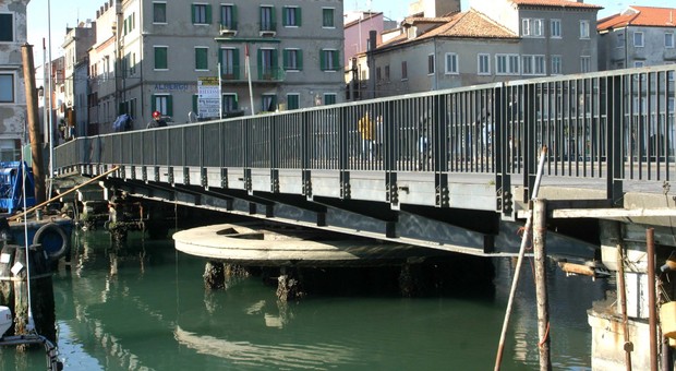 Il ponte girevole che collega Chioggia e Sottomarina