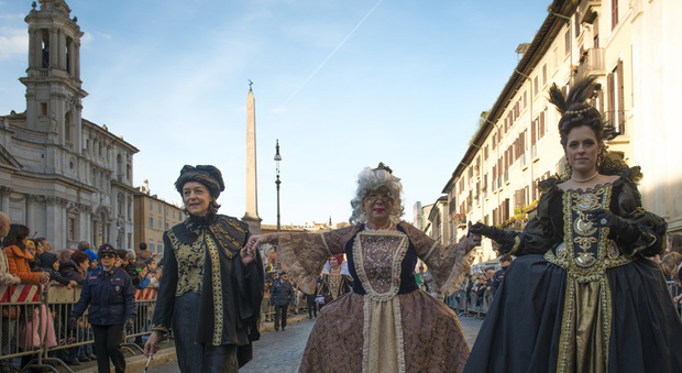 Sbandieratori, cavalieri e tamburini: a piazza Navona il Carnevale dei bimbi