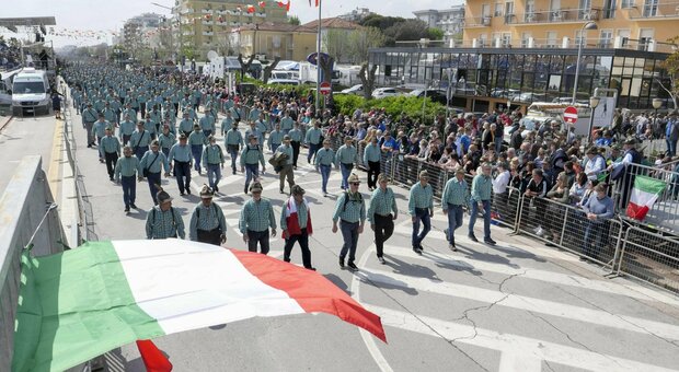 Alpini, molestie al raduno di Rimini. Il pm chiede l'archiviazione dell'indagine: «Autori non identificati»