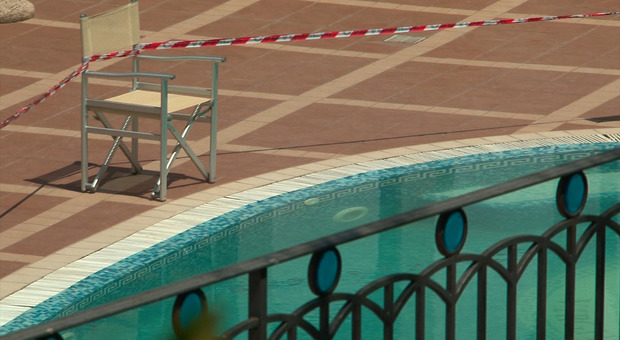 Tragedia in piscina a Sperlonga: un pulsante (non segnalato) avrebbe potuto salvare la vita della ragazzina