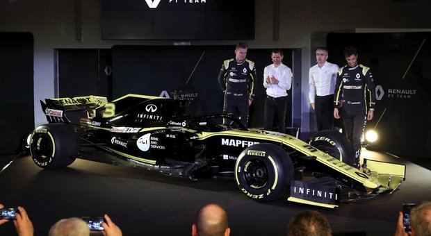 Formula 1, la Renault presentata la RS19: stessa livrea ma forti ambizioni