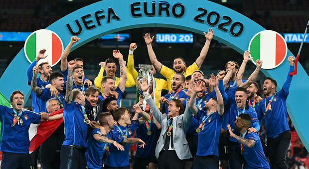 Italia-Inghilterra, vinciamo ai rigori! Siamo campioni d'Europa!