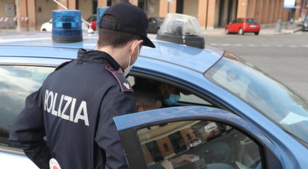 Maltrattamenti in famiglia a Secondigliano, 32enne aggredisce il padre e viene arrestato
