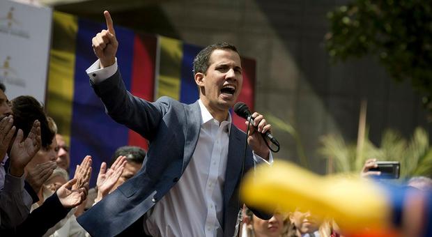 Venezuela, Guaidó perde l’immunità e ora rischia l’arresto: Trump ultima speranza?