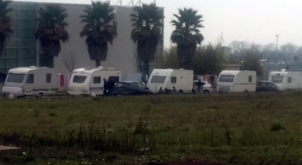 Porto Sant'Elpidio, arrivano i rom Venti camper nella zona industriale