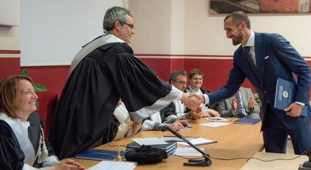 Dottor Chiellini, arriva la laurea 110 e lode in Business Administration