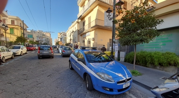 Un'auto della polizia a Torre del Greco