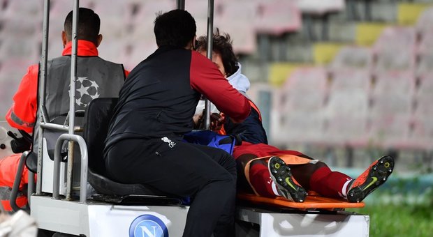 Keita, malore durante Napoli-Liverpool: il centrocampista ricoverato in ospedale