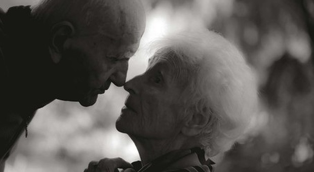 Marito e moglie sposati da 78 anni mantengono la loro promessa d'amore e muoiono nello stesso giorno