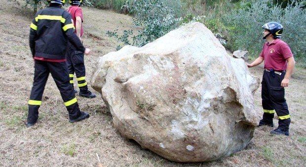 Rieti, cadono massi dal costone roccioso: la Provincia chiude strada a Pescorocchiano
