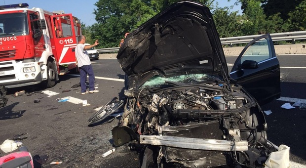 Bergamo, schianto tra due auto a Treviglio: muore bimbo di 10 anni, grave la madre