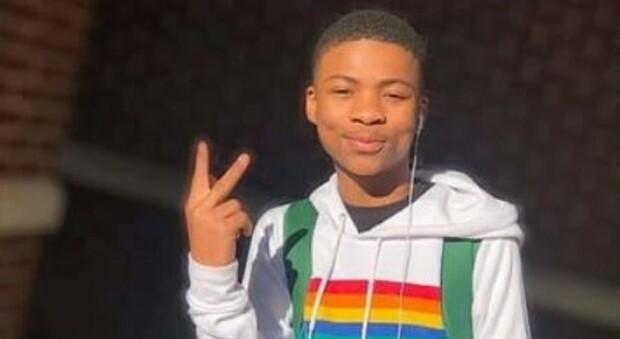 Bullizzato perché gay, si uccide a 15 anni. La famiglia fa causa alla scuola: «Ignorate le sue richieste di aiuto»