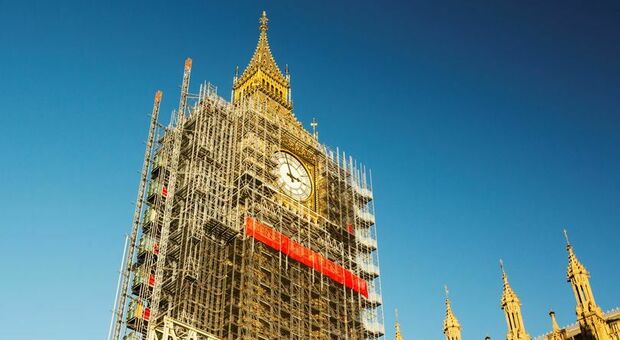 Londra, il Big Ben lascia tutti a bocca aperta: «Ha cambiato colore»